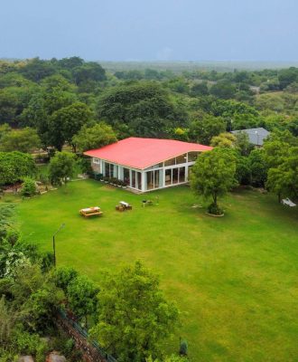 idyllic-farmhouse-a-glasshouse-486fe6